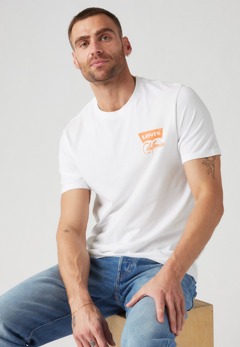 Levi's® RELAXED FIT TEE  - T-shirt imprimé - white