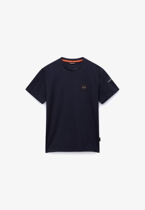 Marineblauwe katoenen T-shirt met een ronde hals, korte mouwen en een logo-opdruk op de borst. Heeft een oranje accent aan de binnenkant van de kraag.