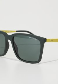 Armani Exchange Solbriller - matte green