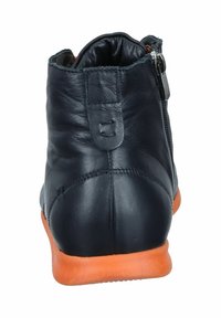 Manitu Schnürstiefelette - schwarz