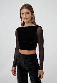 Terranova CROP CON SCOLLO AMPIO SUL RETRO - Maglietta a manica lunga - nero
