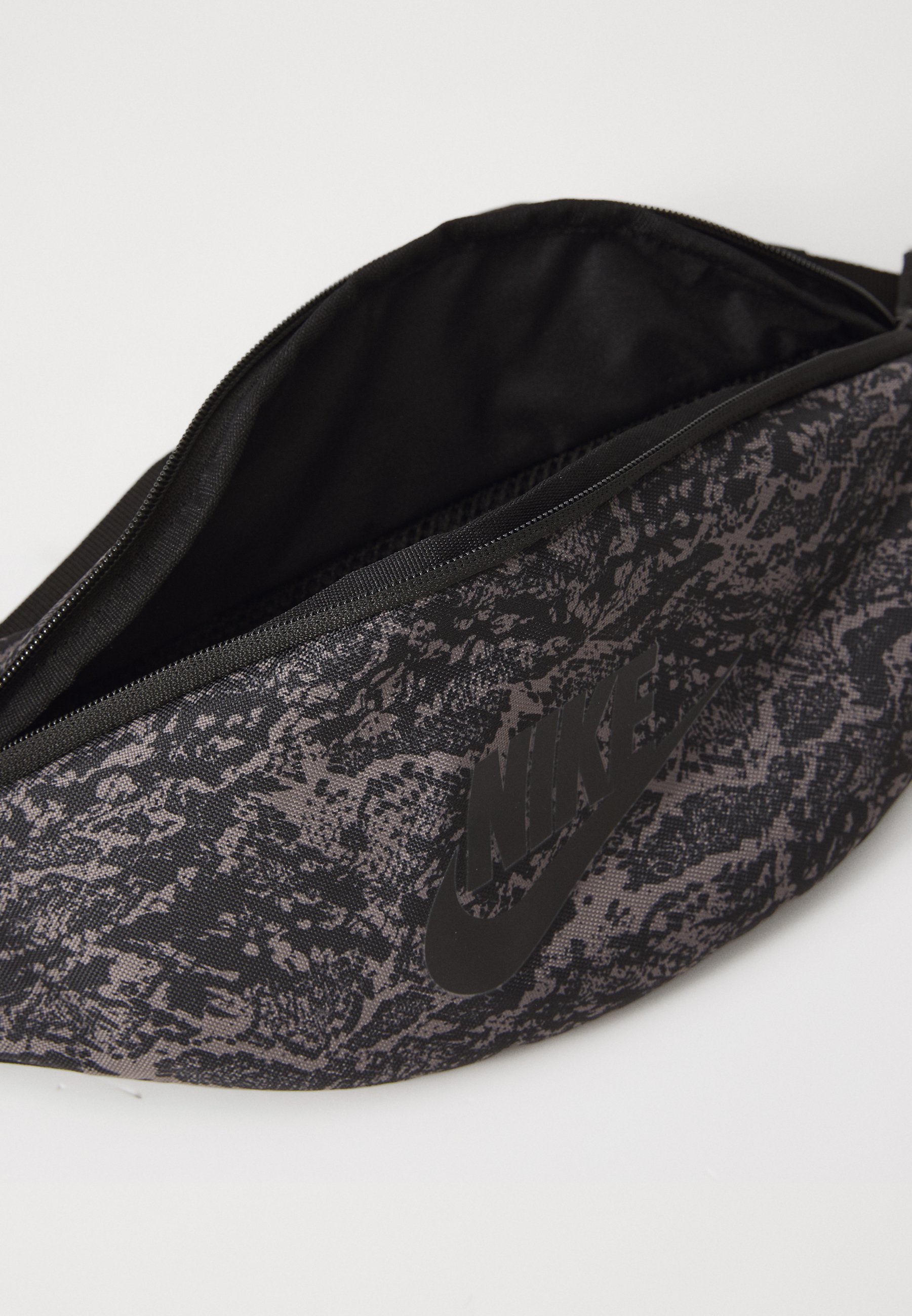 nike heritage python hip pack