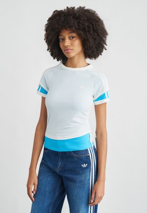 LAYERED CALITEE - T-shirt print - off white/app sky rush