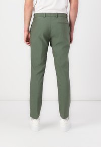 Isaac Dewhirst NOTCH SUIT SLIM - Κοστούμι - dark olive