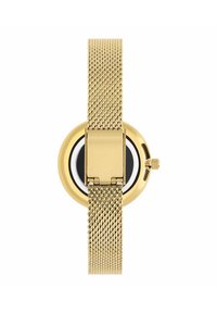 Goldenes Uhrenarmband aus Mesh mit rundem Gehäuse, schwarzem Innenzifferblatt und poliertem Verschluss. Glatte Textur mit minimalistischem Design.