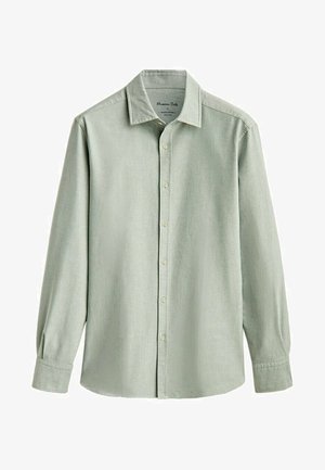 Chemise gris clair à manches longues avec boutons, col et poignets, en tissu doux, présentée de face et entièrement boutonnée.