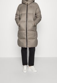 Calvin Klein Jeans Vinterfrakke - taupe