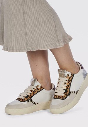 CON MIX DE ESTAMPADOS PARA BOWDL - Sneakers basse - blanco