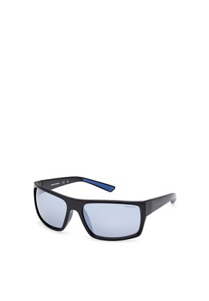Schwarze polarisierte Sonnenbrille mit rechteckigem Rahmen. Graue Gläser, strukturierte blaue Akzente an den Bügeln und eine matte Oberfläche.