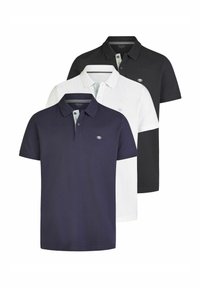 Drie polo's: marineblauw, wit en zwart. Korte mouwen, met kraagontwerp, gemaakt van gladde katoenstof, met een klein logo op de borst van elke shirt.