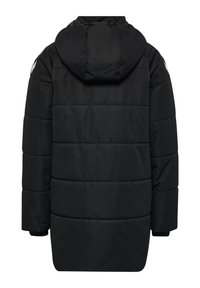 Veste doudoune noire avec capuche, design matelassé vertical, poignets élastiques et texture lisse. Pas de marquage visible au dos.