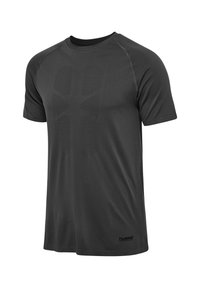 Donkergrijs atletisch T-shirt gemaakt van lichtgewicht stof, met een ronde halslijn, raglanmouwen en een subtiel ontwerp op de voorkant.