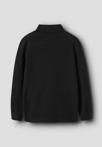 Pull en tricot noir avec un col montant à côtes. Manches longues et design épuré, avec une texture douce et sans motifs visibles.