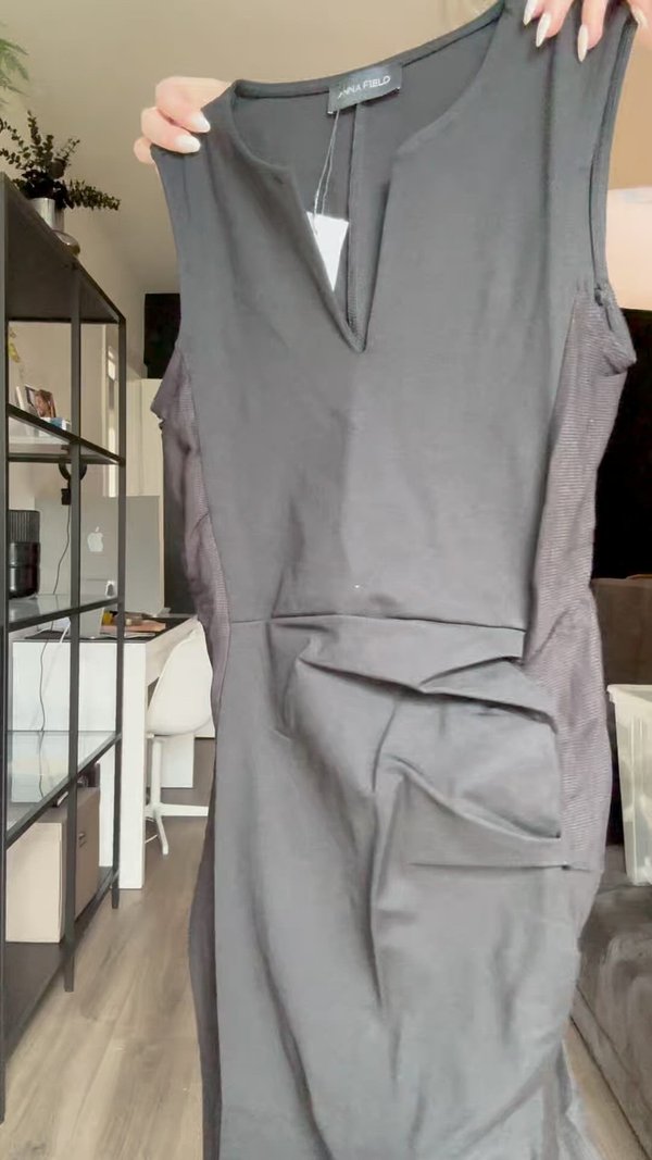 SLEEVELESS HIGH V NECKLINE DRESS - Shift dress2