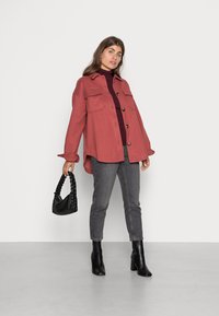 Vero Moda Petite Camisola - port royale