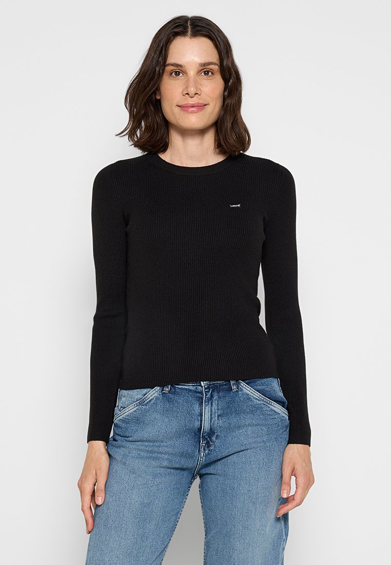 Maglione nero a maniche lunghe a costine con scollatura a girocollo, dotato di un piccolo logo del marchio sul petto. Il materiale sembra morbido e aderente.