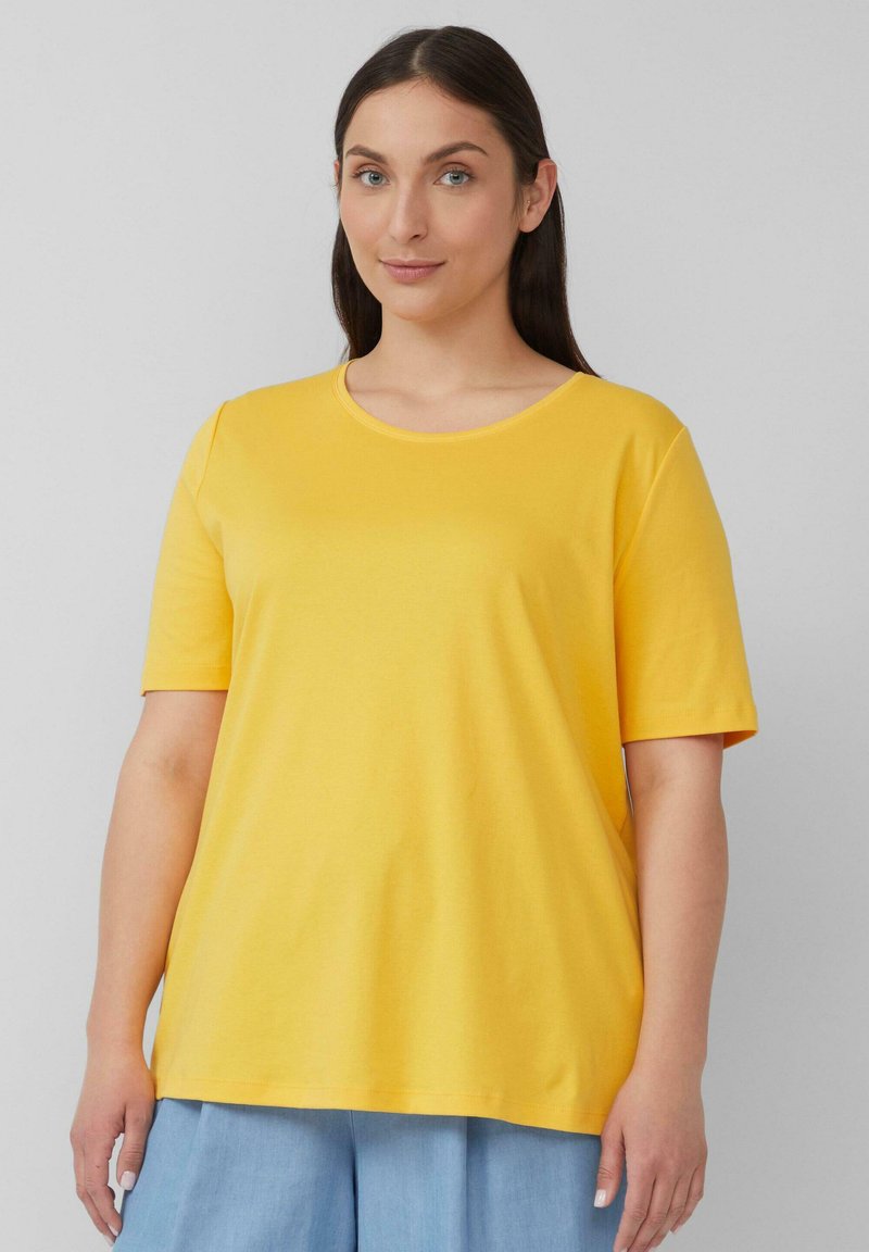 Gelbes T-Shirt mit kurzen Ärmeln und rundem Halsausschnitt, aus weichem Baumwollstoff gefertigt, mit lockerer Passform und glatter Textur.