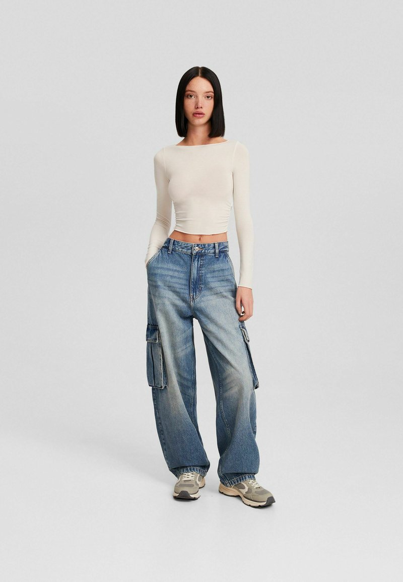 Bershka Relaxed fit jeans lichtblauw Bershka Relaxed fit jeans lichtblauw