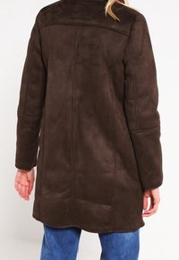 Vero Moda Cappotto corto - dark brown