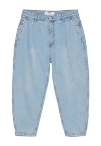 Jeans de mezclilla azul claro con ajuste holgado, que cuentan con cintura alta, bolsillos frontales y costuras visibles a lo largo de las costuras y dobladillos.