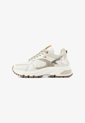 Men's sneakers in light gray and cream leather with a textured design, beige accents and a chunky rubber sole. Metallic detail on the side.