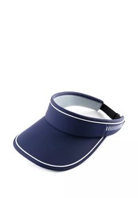 Granatowy daszek wykonany z teksturowanego materiału, z szerokim rondem, miękką podszewką i białymi akcentami. Regulowany pasek z tyłu.