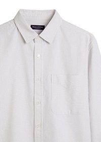 Camicia a righe con bottoni in grigio chiaro e bianco, realizzata in morbido cotone. Presenta una tasca sul lato sinistro e un design del colletto classico.