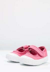 Victoria Shoes TINTADA - Bailarinas con hebilla - frambuesa