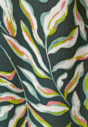 Damart, GRAPHIC TREND - Shorts - dark foliage green