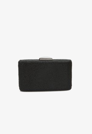 Pochette rectangulaire noire avec surface texturée, dotée d'un fermoir métallique sur le dessus et d'un motif perlé pour plus de détails.