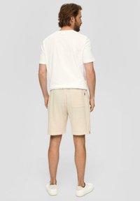 s.Oliver BERMUDA - Shorts - beige
