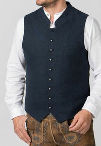 Dunkelblauer Wollwesten mit hohem Kragen, sechs silbernen Knöpfen, zwei Fronttaschen und dekorativen Stichen entlang des Kragens.