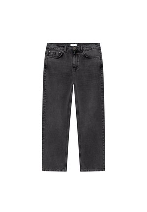 Μαύρο τζιν παντελόνι ίσιας γραμμής με κλείσιμο κουμπιού, πέντε τσέπες και διακριτές ραφές. Το ύφασμα έχει λεία, ελαφρώς φθαρμένη υφή.