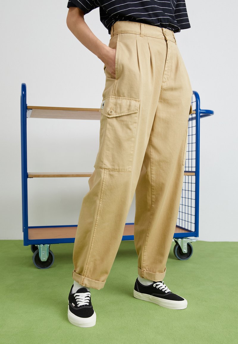 Carhartt WIP - COLLINS PANT - Pantalones cargo - sable, Ampliar