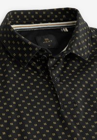 Next THREE PACK - Pólóing - white black navy blue geo print
