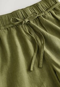 Next TIE WAIST - Šortky - khaki green