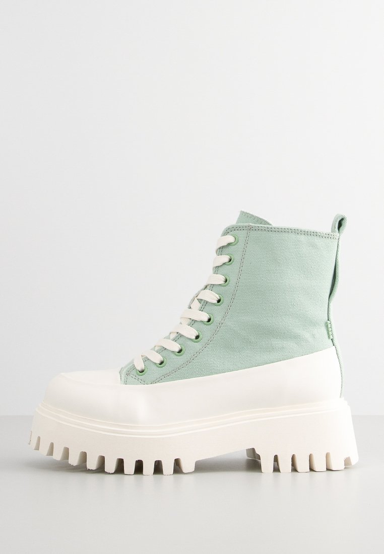 Botines con cordones