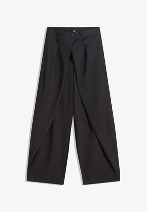 Pantaloni neri a gamba larga con chiusura a bottoni, pieghe frontali e tasche laterali, realizzati in un tessuto liscio e leggero.