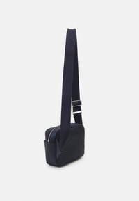 Lacoste CLASSIC UNISEX - Geantă crossbody - marine