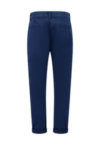 Pantaloni blu navy realizzati in un materiale liscio, con un taglio dritto, orli con risvolto e due tasche posteriori con dettagli di cucitura discreti.