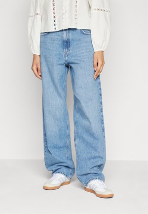 ONLHARLEY BAGGY LOOSE - Brīva piegriezuma džinsi - light blue denim