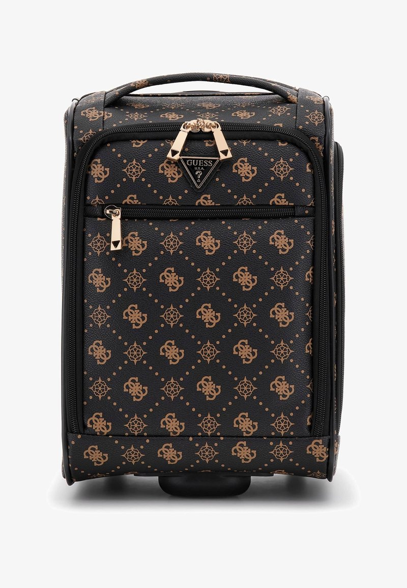 Zwarte synthetische bagage met gouden accenten, voorzien van een herhalend logo en een spinnenwebpatroon. Het heeft een stevige handgreep en een dubbele ritsluiting.