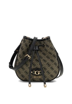 Petit sac seau GUESS marron et noir à motifs avec bandoulière en cuir noir et fermeture à cordon avec garnitures dorées.