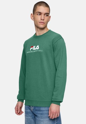 Green cotton sweatshirt with crew neckline, ribbed cuffs, and hem. Features white and red Fila logo and “ESTABLISHED 1911” text.