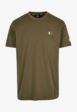 T-shirt en coton vert olive avec des manches courtes et un petit logo blanc sur la poitrine. Coupe classique avec un col rond.