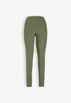 Legginsy o wysokim stanie w oliwkowej zieleni, wykonane z elastycznego materiału, z gładką teksturą i dopasowanym krojem.