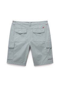 Pantaloni cargo grigio chiaro con multiple tasche, comprese due tasche posteriori, realizzati in un tessuto liscio e leggero. Taglio dritto con passanti per cintura.
