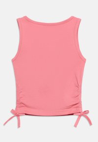 Ροζ αμάνικο crop top με σούρες στο πλάι και κορδόνια στη λαιμόκοψη, κατασκευασμένο από απαλό πλεκτό ύφασμα.