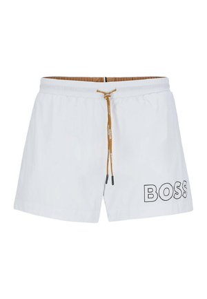 Biele plavky so šnúrkou, elastickým pásom a čiernym logom "BOSS" na ľavej strane. Ľahký materiál a jednoduchý dizajn.