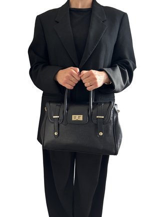 Borsa a tracolla in pelle nera con dettagli in metallo dorato, forma strutturata, manici superiori e finitura testurizzata. Adatta per usi formali o casual.